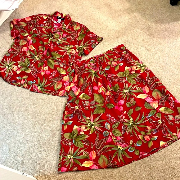 Sag Harbor Dresses & Skirts - LIKE NEW Burgundy floral tropical skirt and top set from Sag Harbor, size 1X